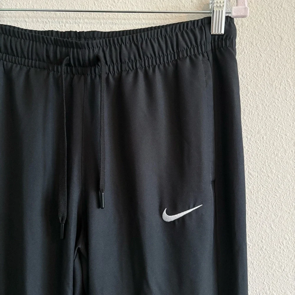NWT Nike Dri-FIT Woven Warm-Up Training Track Pants Women’s Small Black